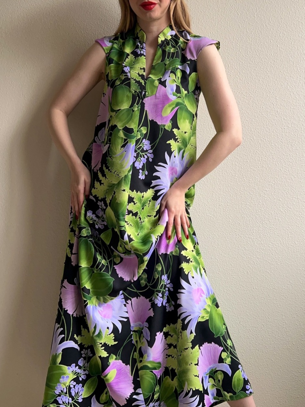 Gorgeous Vintage 1970s Purple and Green Hawaiian Maxi Dress (M)